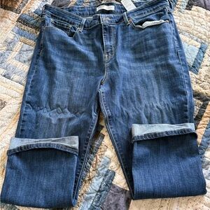 Women’s Levi’s capris jeans